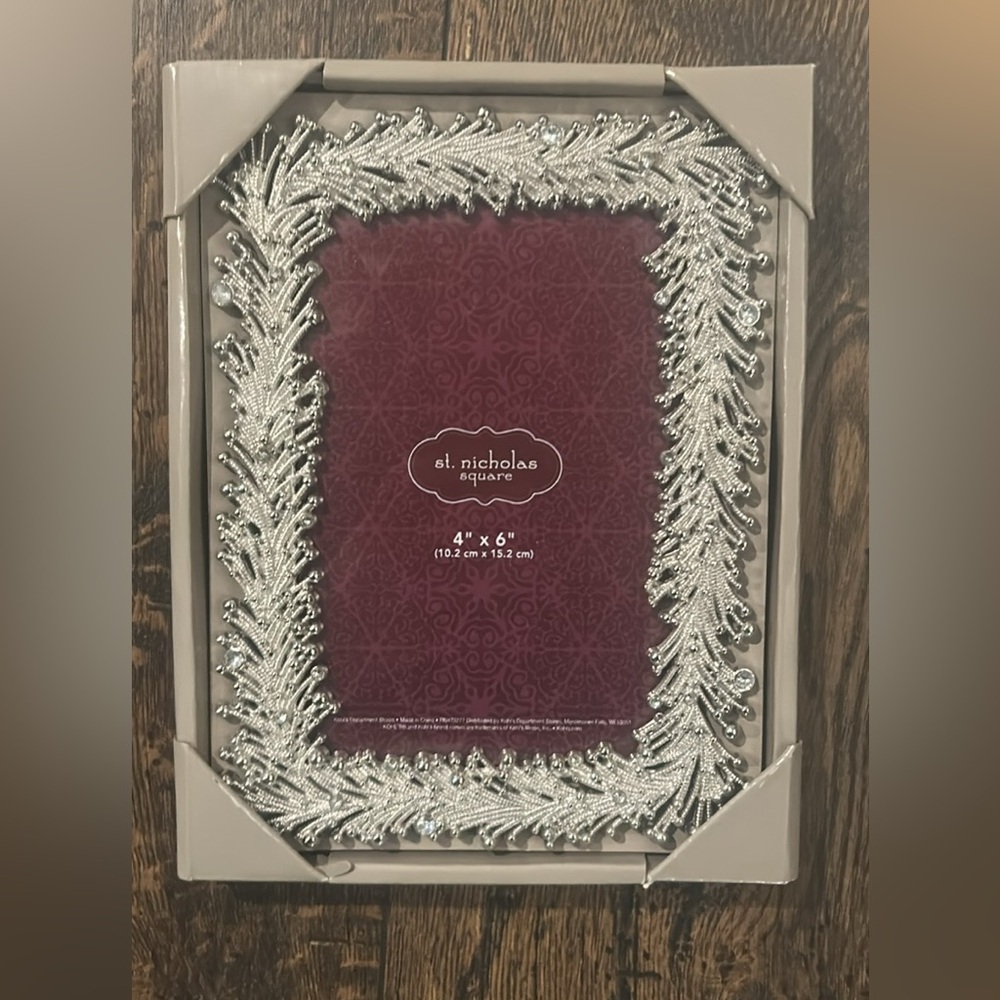 St. Nicholas Square Holiday Peace on Earth 4x6 Silver Photo Frame